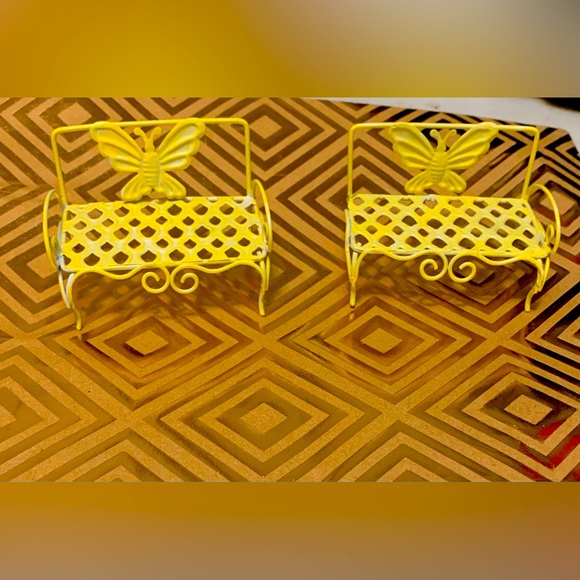 Set of 2 Tiny Yellow Butterfly Benches - Picture 7 of 7